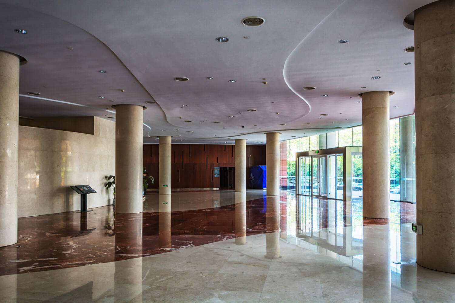 Read more about the article שיפוץ לובי בניין בנס ציונה